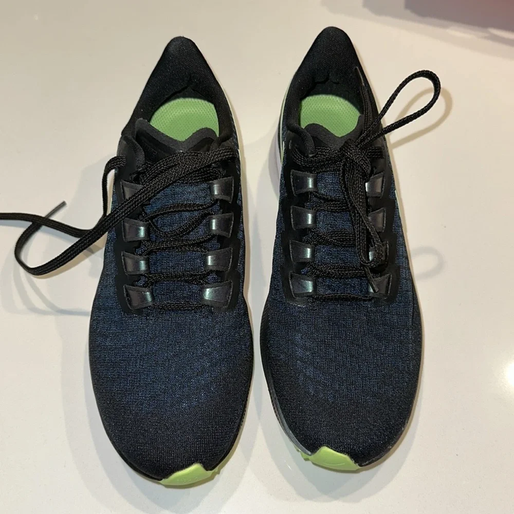 NIKE women’s Air Zoom Pegasus 37 black/ghost green running walking sneakers 6